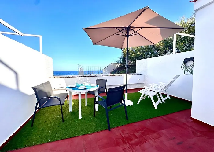 Marina Blue, Las Caletillas